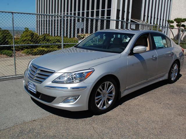 Photo of 2012 Hyundai Genesis