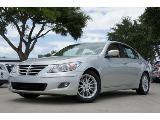 Photo of 2011 Hyundai Genesis