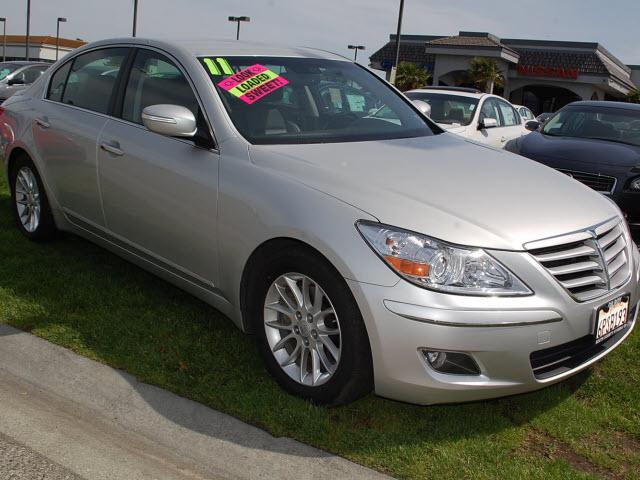 Photo of 2011 Hyundai Genesis
