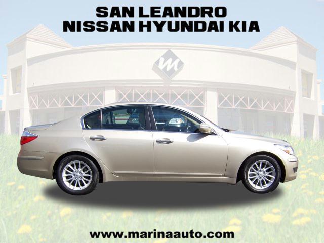 Photo of 2011 Hyundai Genesis