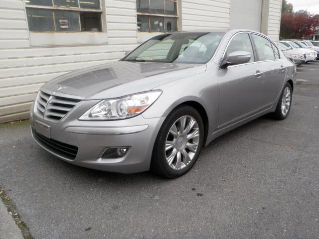 Photo of 2010 Hyundai Genesis