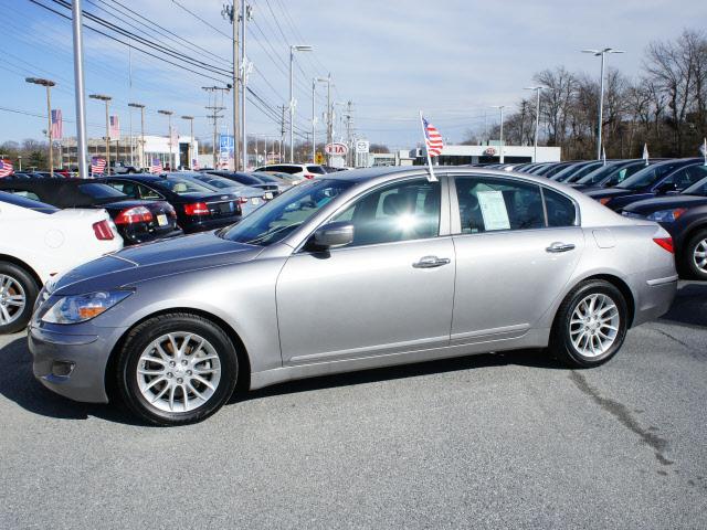 Photo of 2011 Hyundai Genesis
