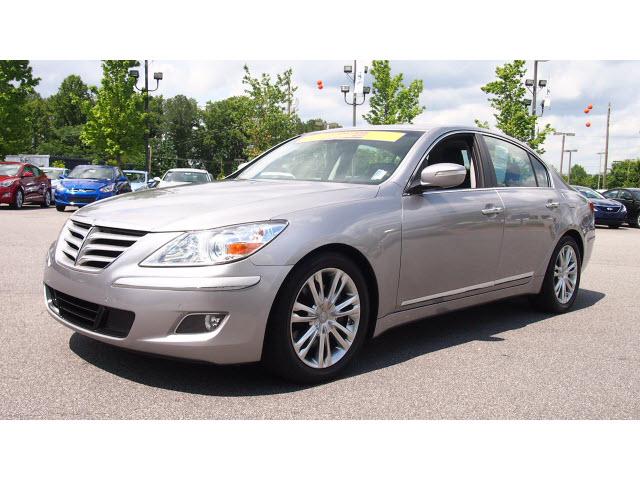 Photo of 2011 Hyundai Genesis
