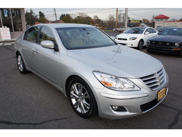 Photo of 2010 Hyundai Genesis