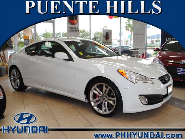 Photo of 2011 Hyundai Genesis