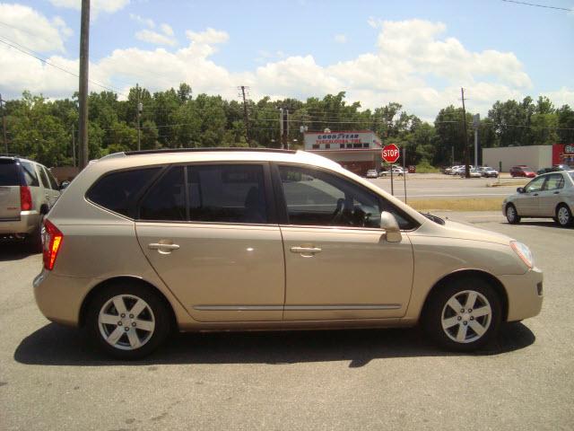 Photo of 2007 Kia Rondo
