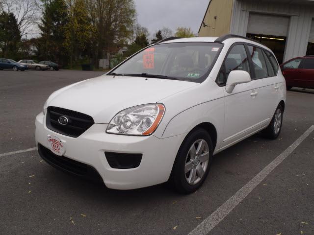 Photo of 2008 Kia Rondo