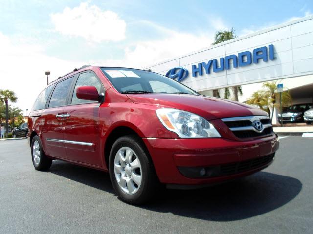 Photo of 2008 Hyundai Entourage