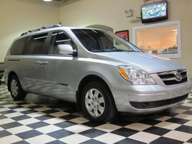 Photo of 2008 Hyundai Entourage