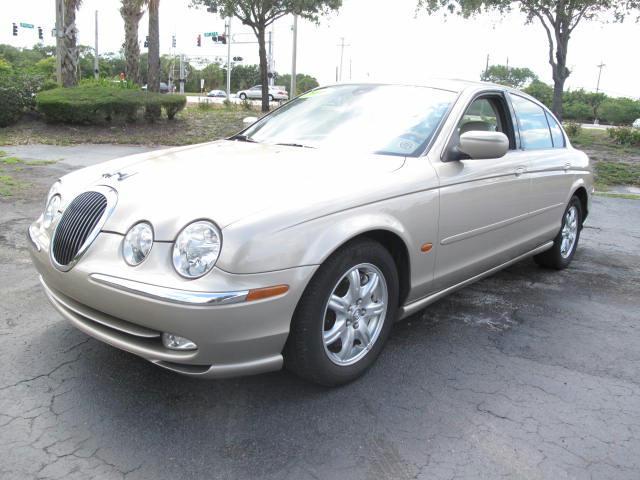 Photo of 2000 Jaguar S-TYPE