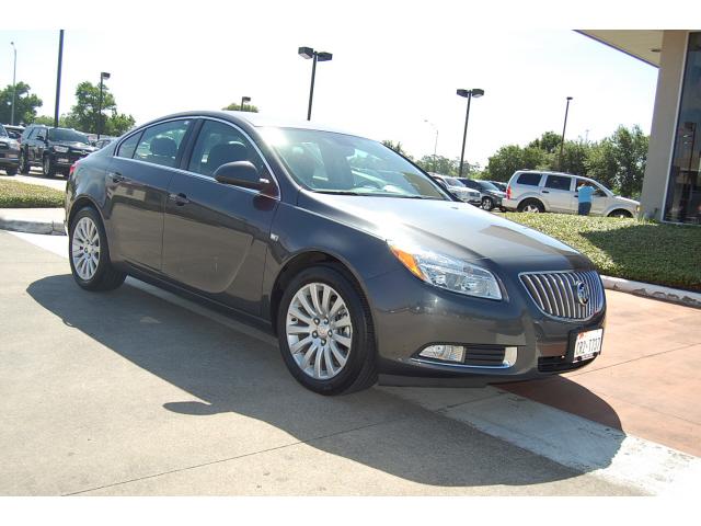 Photo of 2011 Buick Regal
