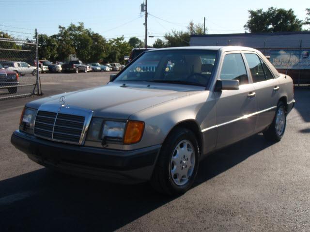 Photo of 1993 Mercedes-Benz 400E