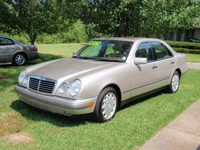 Photo of 1996 Mercedes-Benz E320