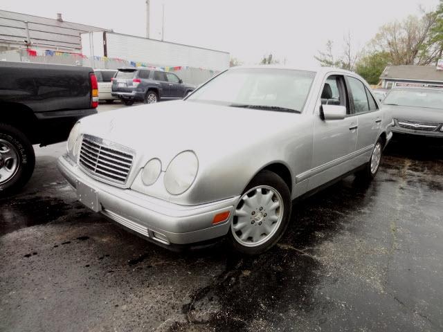 Photo of 1999 Mercedes-Benz E320