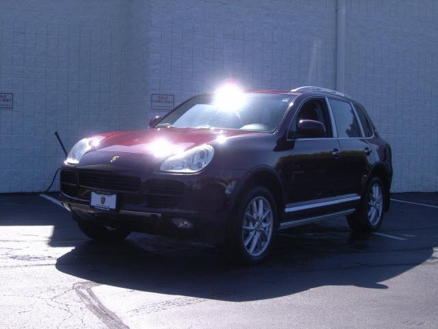Photo of 2004 Porsche Cayenne