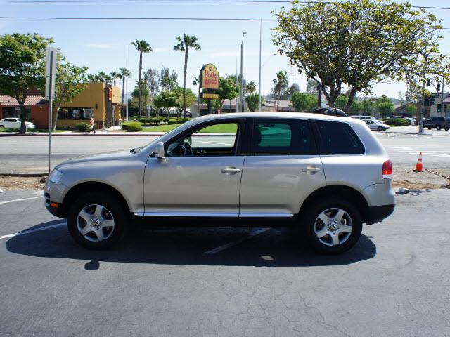 Photo of 2004 Volkswagen Touareg