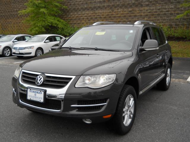Photo of 2009 Volkswagen Touareg 2