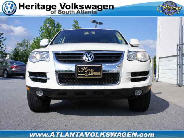 Photo of 2008 Volkswagen Touareg 2