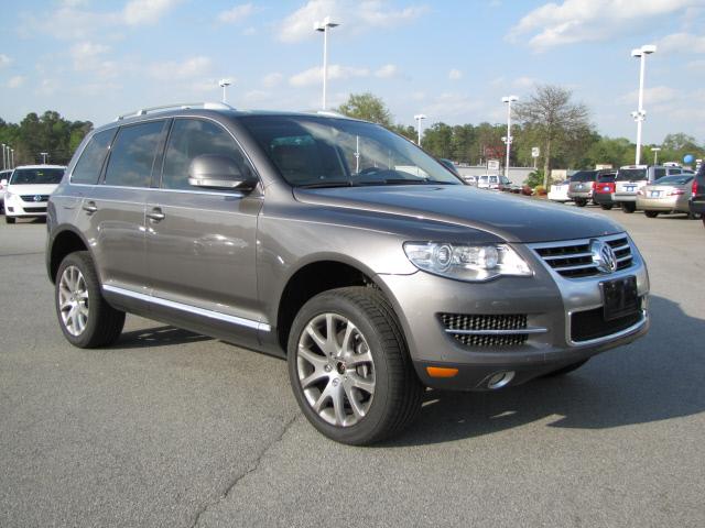 Photo of 2008 Volkswagen Touareg 2