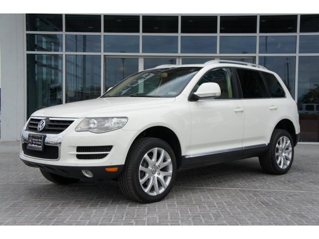 Photo of 2009 Volkswagen Touareg 2