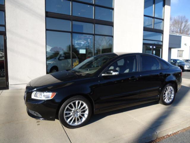 Photo of 2010 Volvo S40