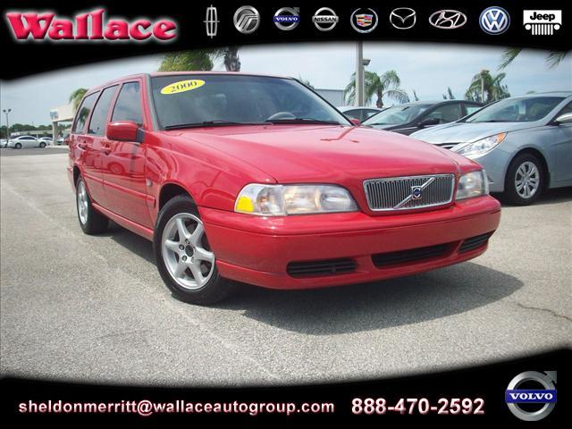 Photo of 2000 Volvo V70