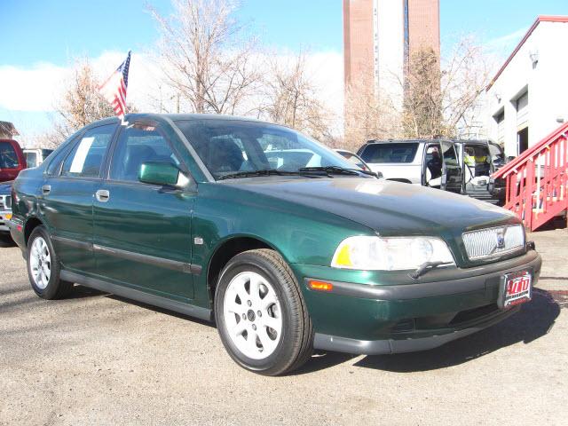 Photo of 2000 Volvo S40