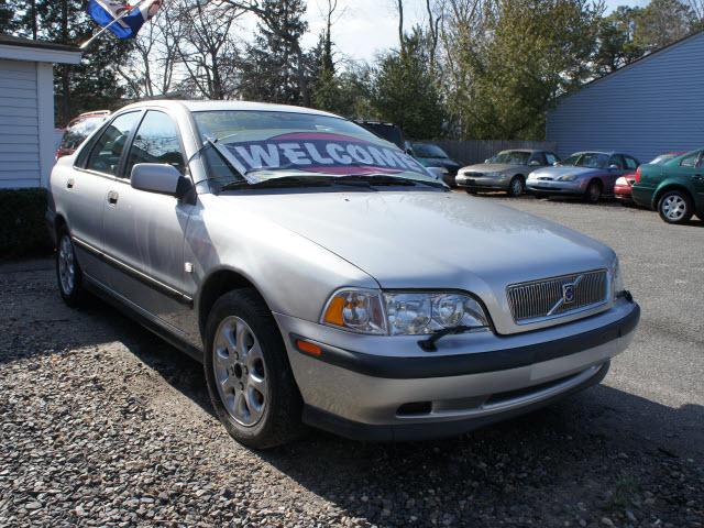 Photo of 2000 Volvo S40
