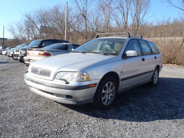 Photo of 2000 Volvo V40