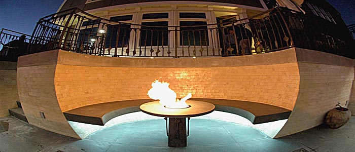Firepit<br /><span id='slideshow-caption'>San Francisco</span>