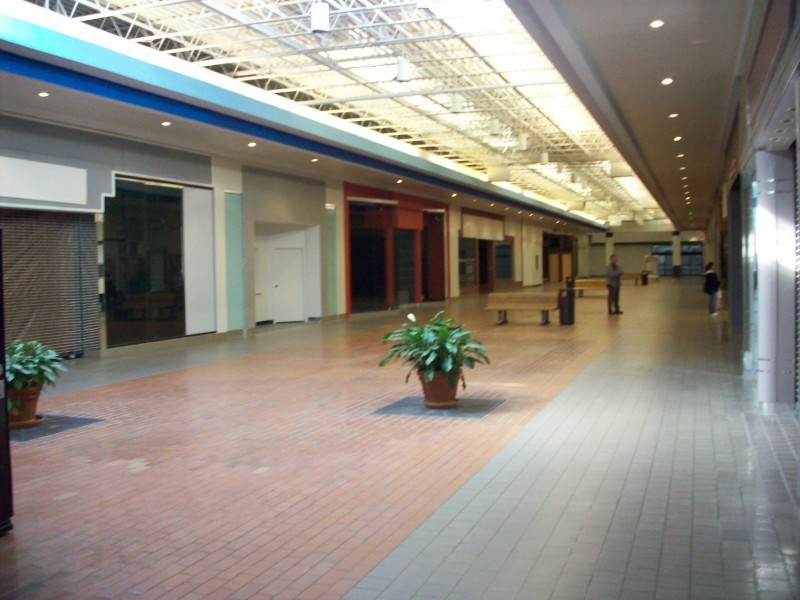 Muscatine Mall Empty Space