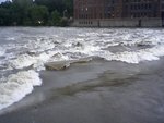 Giant-waves_thumb