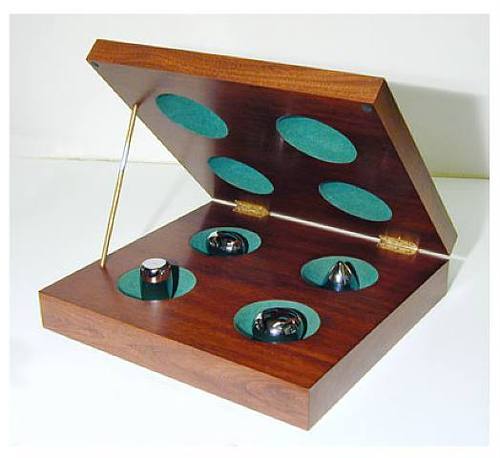 'Four Approximate Objects' Richard Artschwager