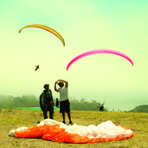 Eling's South: Paragliders at the Bunny Hill