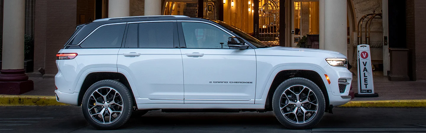 2025 Jeep Grand Cherokee color white and side view