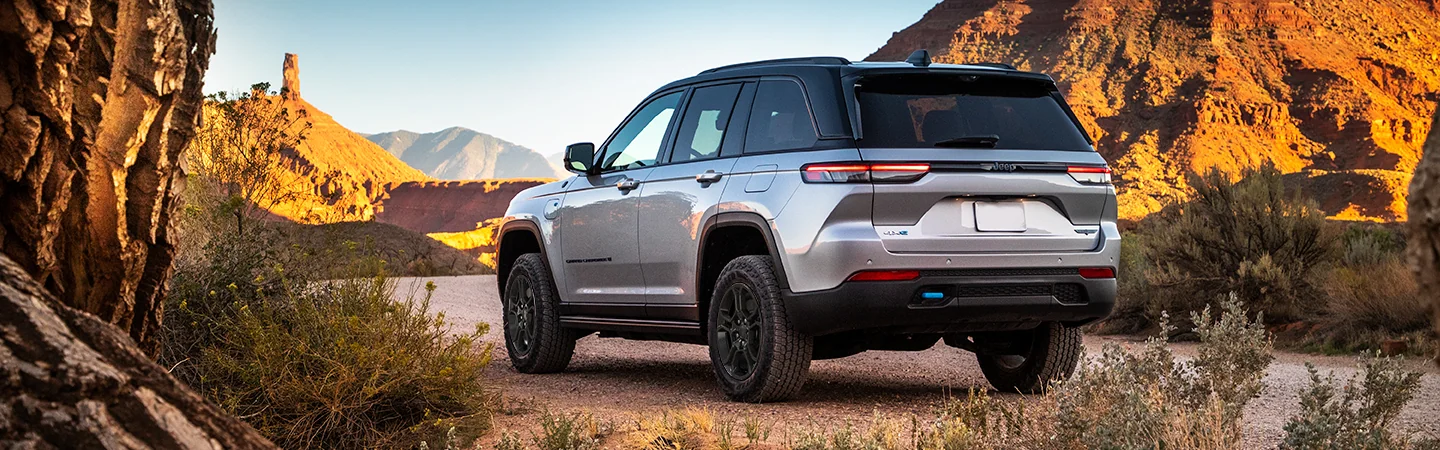 2025 Jeep Grand Cherokee color sliver and back view