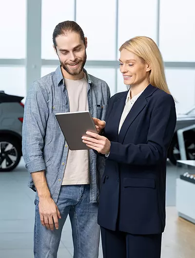 finance agent helping customer with payments