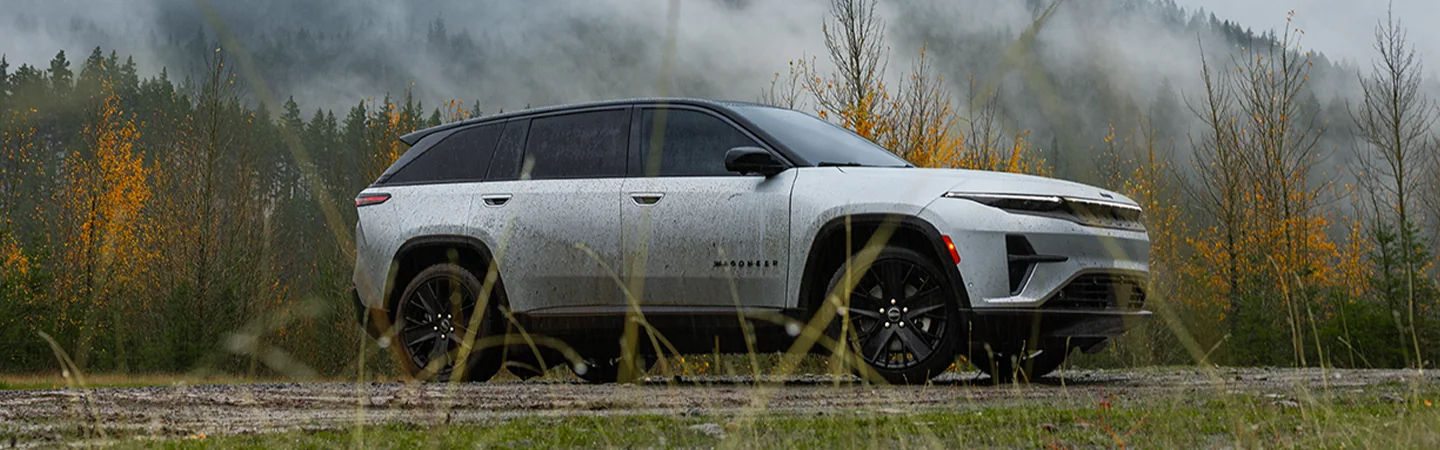 2025 Wagoneer S Sliver color car side view