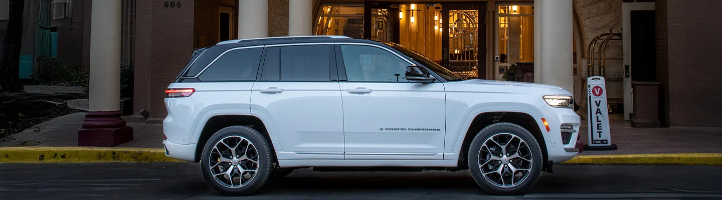 Grand Cherokee in white