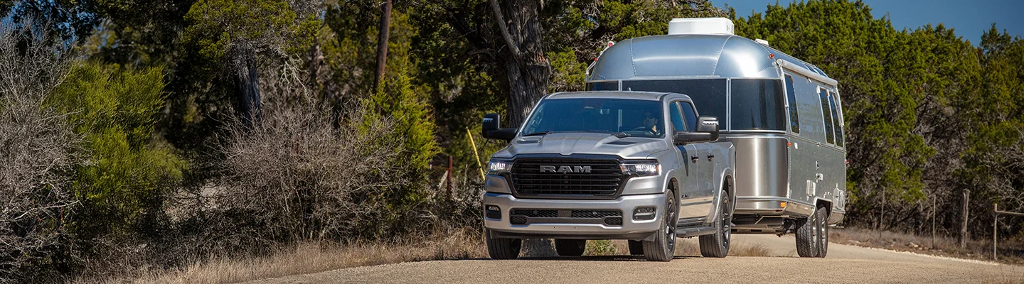 RAM 1500 towing camper