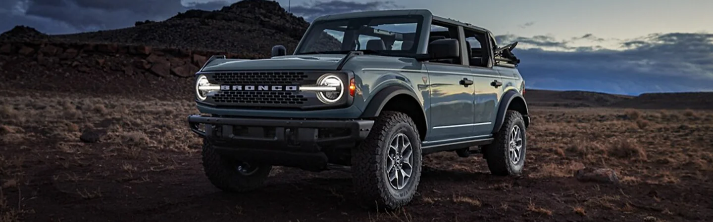 2024 Ford Bronco Sport vs Chevy Blazer front view and color grey