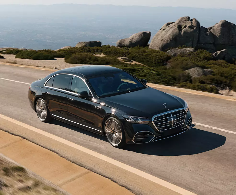 Mercedes-Benz S-Class top view