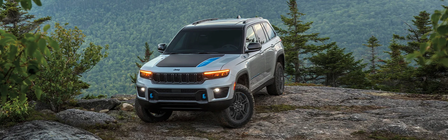 2025 Jeep Grand Cherokee dark gray color parked on mountain