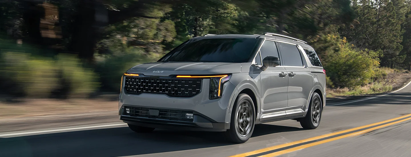 front view of a 2025 Kia Carnival MPV Hybrid LXS in motion