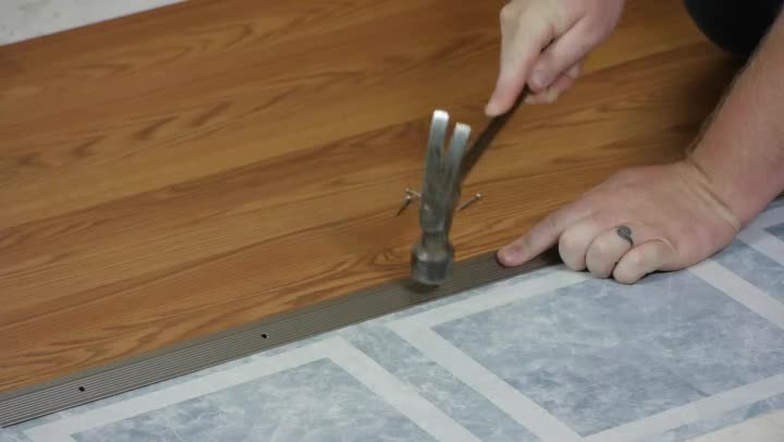 video transitioning from laminate flooring to linoleum ehow video transitioning from laminate flooring to linoleum ehow