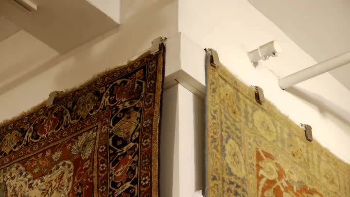 Video: How to Hang Rugs | eHow