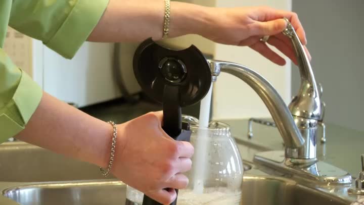 Video: A Musty Smell in a Coffee Maker eHow