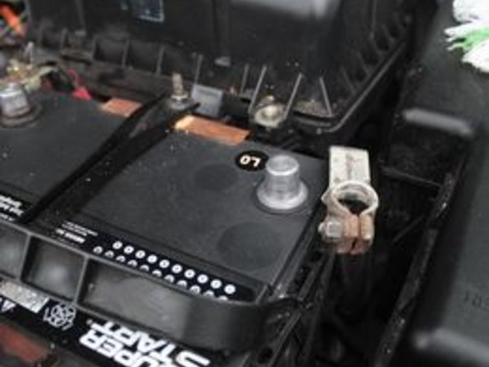 How to Clean Car Battery Terminals With Baking Soda It Still Runs