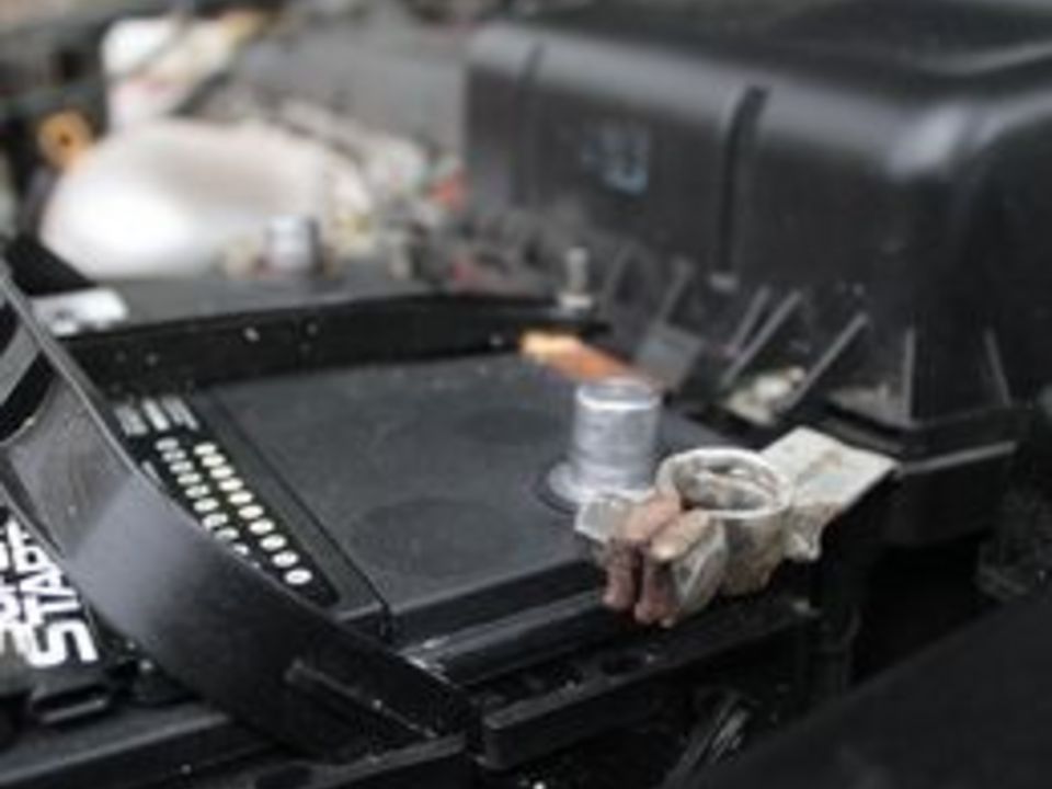 How to Clean Car Battery Terminals With Baking Soda It Still Runs