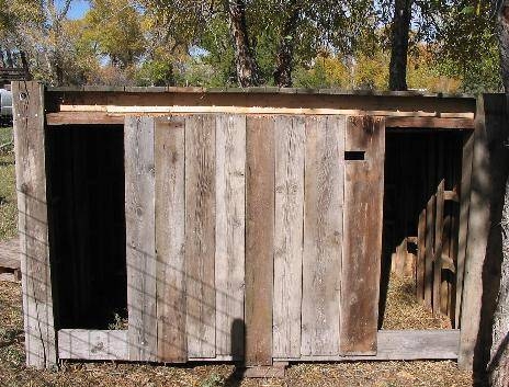 How to Make a Goat Shelter Out of Wood Pallets Animals ...